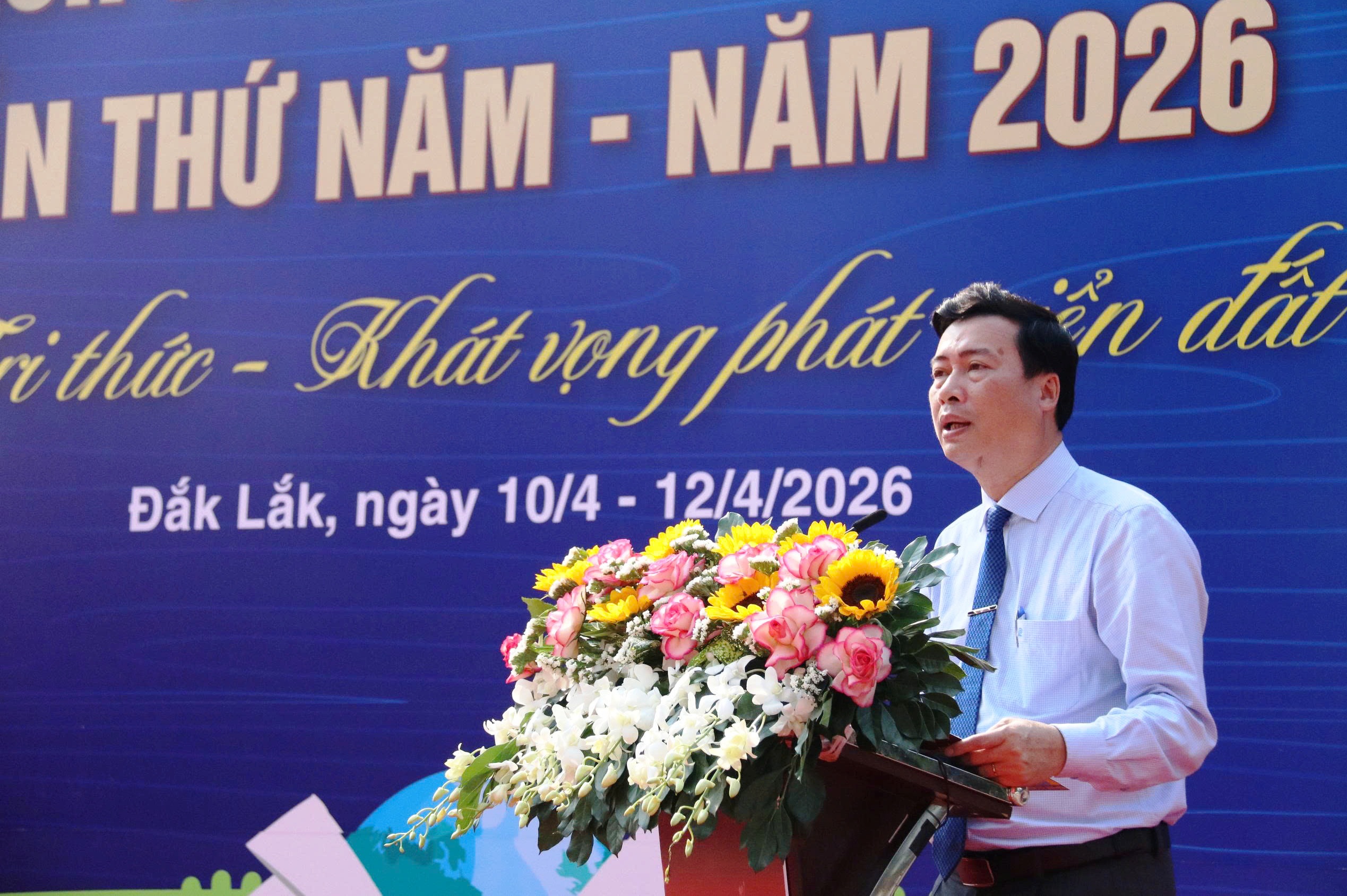 Ông Trần Hồng Tiến, Giám đốc Sở Văn hóa, Thể thao và Du lịch tỉnh phát biểu khai mạc Ngày Sách và Văn hóa đọc năm 2026.